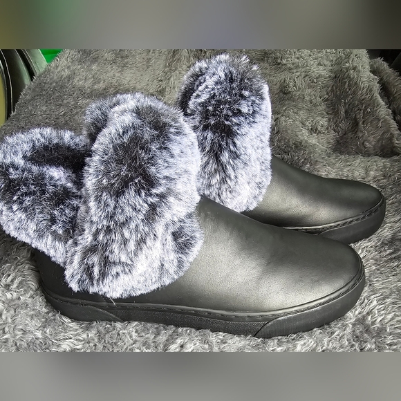 Beautiful, Ladies Faux Fur Trim LUGZ / Brand New/3 Colors Available. Size 8.5 - Picture 4 of 11